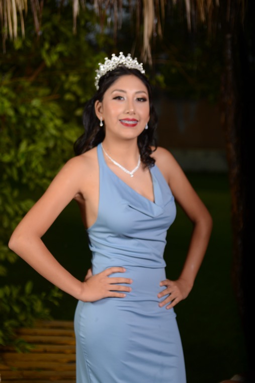 Retrato de Fernanda con vestido azul